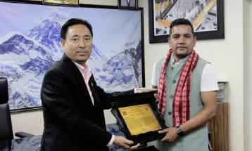 स्केटिङ तथा स्केटबोर्डिङ संघका अध्यक्ष खनाल सम्मानित