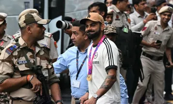 विश्वकप विजेता भारतीय टिम स्वदेश फर्कियो, आज मुम्बईमा भिक्ट्री परेड हुने