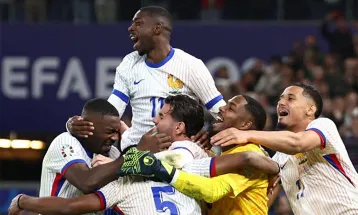 पोर्चुगल बाहिरियो, फ्रान्स युरोकपको सेमिफाइनलमा