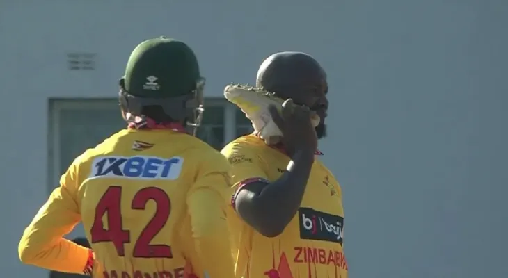 जिम्बाब्वेका बलरले विकेट लिएपछि किन जुत्ता फुकालेर कानमा राख्छन्? यस्तो छ कारण