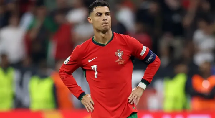 'यस कारण रोनाल्डोले लिदैनन् सन्यास'