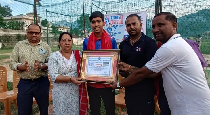 यू-१६ राष्ट्रिय टिमका विजेता खेलाडी शुभम खनाललाई जिल्ला क्रिकेट संघ अर्घाखाँचीद्वारा बधाई तथा सम्मान