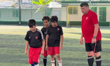 नेपालको उत्कृष्ट मध्येको फुटबल एकेडेमी “काठमाडौं किकर्स” मा युरोपियन युनियन पुरस्कृत विदेशी प्रशिक्षक लि मेशनको प्रभावशाली प्रशिक्षण