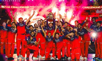आईपीएल विजेता आरसीबी बिक्रीमा: अदार पूनावाला र अन्य ठूला नामको रुचि