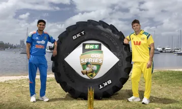 अस्ट्रेलियाले भारतलाई दोस्रो एकदिवसीयमा दुई विकेटले हराउँदै सिरिज जित्यो