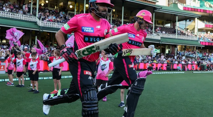 सिड्नी स्म्यासमा सिक्सर्सको दमदार जित, थन्डर अझै जितविहीन