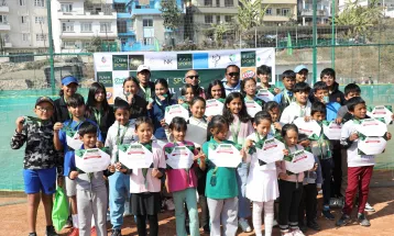 सोनाम, सारा र विश्वलाई स्वर्ण