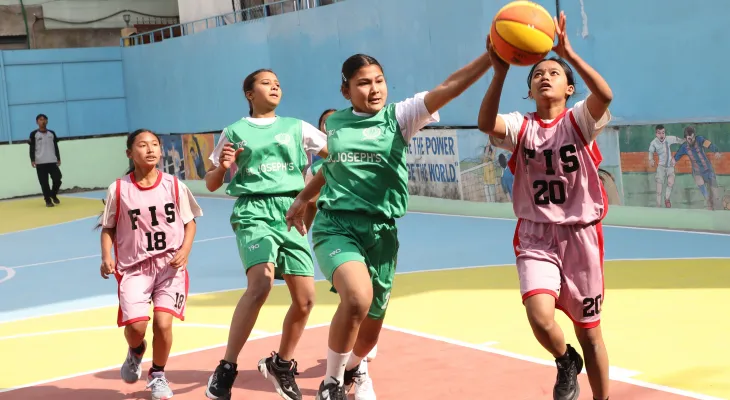 आयोजक फेरिल्यान्डको सफल सुरुआत