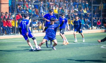 एक्सेल्सियर र काष्ठमण्डपको तीन टोली उपाधिनजिक